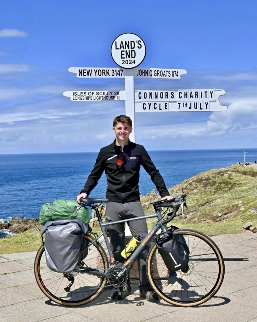 @connorscharitycycle Der 24-jährige Connor am Startpunkt in Land's End